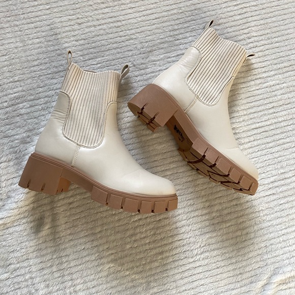QUPID Off White Boots | 5 - Picture 3 of 6